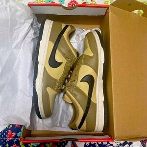 Like New Womens Size 8 Dunks Low